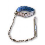 <strong>Ошейник</strong> <br />
Изготовлен из искусственной кожи. <div class="charTableblock"><div><span>Материал</span>: кожзам</div><div><span>Цвет</span>: другой</div></div> Ошейник
Изготовлен из искусственной кожи.