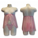 <strong>Розовая сорочка с белым кружевом F369-41 EF</strong> <br />
Сорочка розового цвета с белым кружевом на лифе и белыми бретелями, регулирующимися по высоте. <div class="charTableblock"> </div> Розовая сорочка с белым кружевом F369-41 EF
Сорочка розового цвета с белым кружевом на лифе и белыми бретелями, регулирующимися по высоте.