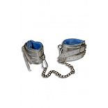 <strong>Оковы серебряные с мехом</strong> <br />
Оковы. <div class="charTableblock"><div><span>Материал</span>: кожзам</div><div><span>Цвет</span>: другой</div></div> Оковы серебряные с мехом 
Оковы.