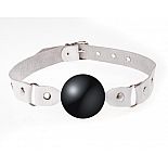 <strong>Кляп-шар на белых кожаных ремешках</strong> <br />
Ремешок изготовлен из натуральной кожи. <div class="charTableblock"><div><span>Тип</span>: шар</div><div><span>Цвет</span>: белый</div><div><span>Материал</span>: кожа</div><div><span>Производитель</span>: Sitabella, Россия</div></div> Кляп-шар на белых кожаных ремешках
Ремешок изготовлен из натуральной кожи.