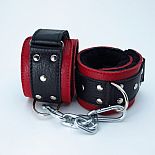 <strong>Наручники с мехом красно-чёрные 51009ars</strong> <br />
<div class="charTableblock"><div><span>Материал</span>: кожа</div><div><span>Цвет</span>: черный; красный, розовый</div><div><span>Производитель</span>: БДСМ арсенал, Россия</div></div> Наручники с мехом красно-чёрные 51009ars
