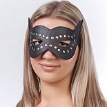 <strong>Чёрная кожаная маска с клёпками и прорезями для глаз</strong> <br />
Изготовлена из натуральной кожи с велюровой подкладкой. <div class="charTableblock"><div><span>Цвет</span>: черный</div><div><span>Материал</span>: кожа</div><div><span>Тип</span>: маска</div><div><span>Производитель</span>: Sitabella, Россия</div></div> Чёрная кожаная маска с клёпками и прорезями для глаз
Изготовлена из натуральной кожи с велюровой подкладкой.