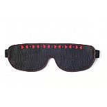 <strong>Чёрная маска, украшенная сердечками</strong> <br />
Маска. <div class="charTableblock"><div><span>Цвет</span>: черный</div><div><span>Материал</span>: кожа</div><div><span>Тип</span>: маска</div><div><span>Производитель</span>: Sitabella, Россия</div></div> Чёрная маска, украшенная сердечками
Маска.