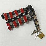 <strong>Черно-красный пояс верности на замочке</strong> <br />
Пояс верности из мягкой лакированной кожи. <div class="charTableblock"> </div> Черно-красный пояс верности на замочке
Пояс верности из мягкой лакированной кожи.