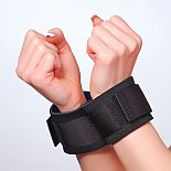 <strong>Наручники для начинающих с застежками на липучках 7055-1</strong> <br />
Наручники выполненные из современного материала - мягкого пенистого неопрена, ламинированного шелковистым спандексом, (относятся к классу Soft-bondage), прекрасный аксессуар для начинающих. <div class="charTableblock"><div><span>Материал</span>: текстиль</div><div><span>Цвет</span>: черный</div><div><span>Производитель</span>: Sitabella, Россия</div></div> Наручники для начинающих с застежками на липучках 7055-1 
Наручники выполненные из современного материала - мягкого пенистого неопрена, ламинированного шелковистым спандексом, (относятся к классу Soft-bondage), прекрасный аксессуар для начинающих.