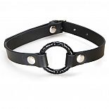 <strong>Универсальный кляп-кольцо O Ring Gag</strong> <br />
Черный кляп в виде кольца на регулируемом ремешке из крепкой искусственной кожи. <div class="charTableblock"><div><span>Тип</span>: рамка (кольцо)</div><div><span>Цвет</span>: черный</div><div><span>Материал</span>: кожзам</div><div><span>Производитель</span>: Erotic Fantasy, Швейцария</div></div> Универсальный кляп-кольцо O Ring Gag
Черный кляп в виде кольца на регулируемом ремешке из крепкой искусственной кожи.
