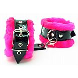 <strong>Оковы на ноги с розовым мехом BDSM Light</strong> <br />
Милый и яркий аксессуар - оковы на ноги. <div class="charTableblock"><div><span>Материал</span>: кожзам</div><div><span>Цвет</span>: красный, розовый</div><div><span>Производитель</span>: БДСМ арсенал, Россия</div></div> Оковы на ноги с розовым мехом BDSM Light 
Милый и яркий аксессуар - оковы на ноги.