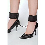 <strong>Оковы черные</strong> <br />
Оковы на ноги из новейшего супер-материала неопрен. <div class="charTableblock"><div><span>Материал</span>: текстиль</div><div><span>Цвет</span>: черный</div></div> Оковы черные 
Оковы на ноги из новейшего супер-материала неопрен.