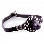 <strong>Кляп черный COCK GAG</strong> <br />
Черный кляп на ремне из искусственной кожи с головкой фаллоса с внутренней стороны для фиксации рта. <div class="charTableblock"><div><span>Тип</span>: фаллос</div><div><span>Цвет</span>: черный</div></div> Кляп черный COCK GAG
Черный кляп на ремне из искусственной кожи с головкой фаллоса с внутренней стороны для фиксации рта.