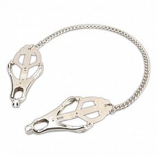 <strong>Клипсы-крокодилы для сосков</strong> <br />
Тяжелые металлически клипсы для сосков, соединенные металлической цепочкой.<div class="charTableblock"><div><span>Тип</span>: для сосков</div><div><span>Особенности</span>: с цепочкой</div><div><span>Производитель</span>: Erotic Fantasy, Швейцария</div></div> Клипсы-крокодилы для сосков
Тяжелые металлически клипсы для сосков, соединенные металлической цепочкой.