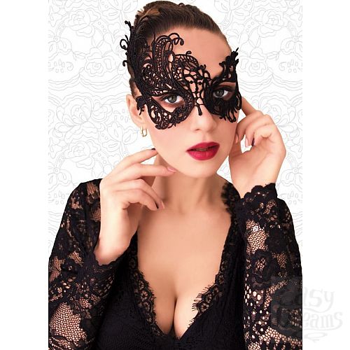 Фотография 1:  Ажурная асимметричная маска чёрного цвета Фотография 1:  Ажурная асимметричная маска чёрного цвета