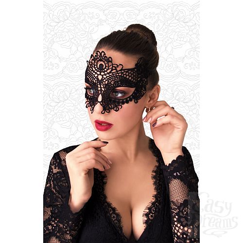 Фотография 2:  Чёрная высокая кружевная маска с крупным цветком в верхней части Фотография 2  Чёрная высокая кружевная маска с крупным цветком в верхней части