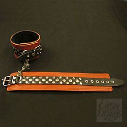 Поножи из красной лакированной кожи на мягкой подкладке Поножи из красной лакированной кожи на мягкой подкладке